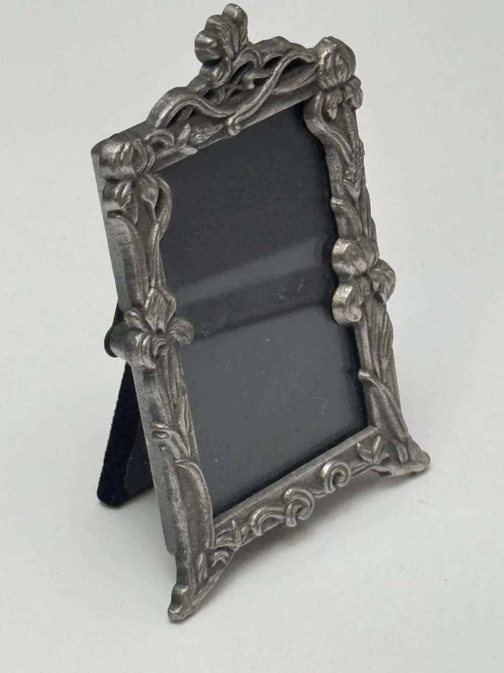Unbranded vintage art